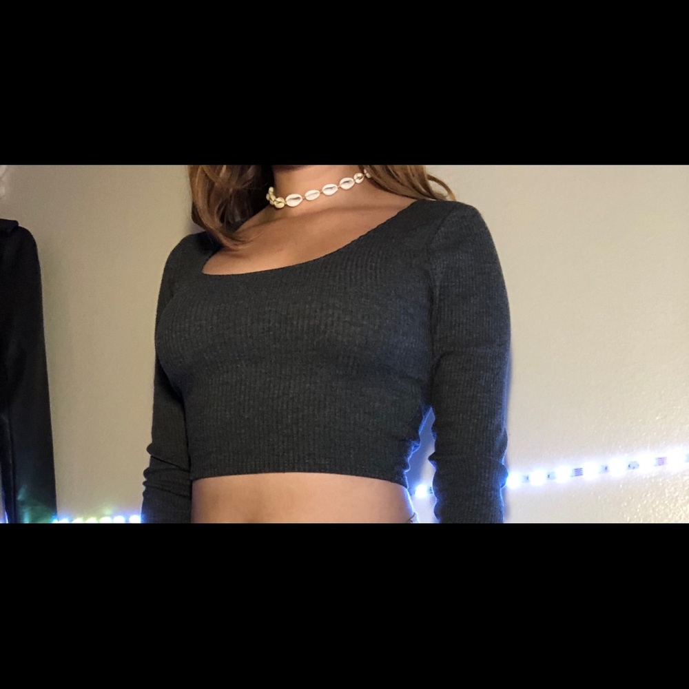Medium long sleeve warm crop top
